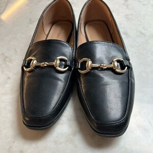 Woman’s 7 1/2 black flats. Very comfortable what wrong size